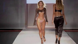 Sexiest model on Planet Earth, spectacular catwalk show