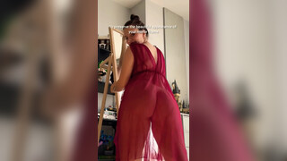 9. ☀ “Cleaning in That Outfit?! ☺◯✨”#BoldLook #MirrorCleaning #OOTD #Shorts #Wow