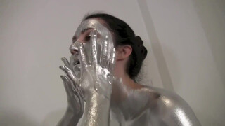 5. BODY PAINTING – SILVER LOVE