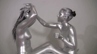 7. BODY PAINTING – SILVER LOVE