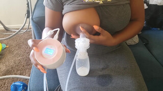 5. Breastfeeding (unimom breast pump) #unimomshare