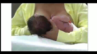 2. Tandem breastfeeding | mom breast expression tutorial