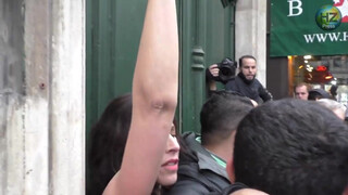 7. Une Femen torse nu perturbe la marche contre l’islamophobie – Gare du Nord, Paris – 10 novembre 2019