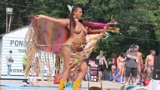 6. Thick Native American Hunni Monroe Gets Naked on Stage at Nudes a Poppin