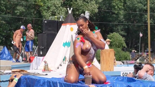 9. Thick Native American Hunni Monroe Gets Naked on Stage at Nudes a Poppin