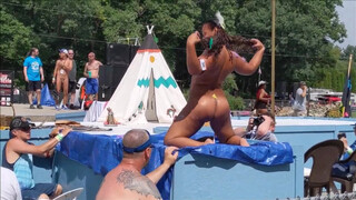 10. Thick Native American Hunni Monroe Gets Naked on Stage at Nudes a Poppin