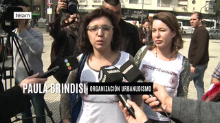 3. Un grupo de mujeres se desnudó para promover la tolerancia en Plaza Congreso