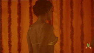 3. Julie Depardieu dénudée