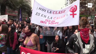 1. Miles de manifestantes marchan contra la violencia machista en Chile