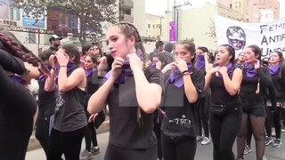 4. Miles de manifestantes marchan contra la violencia machista en Chile