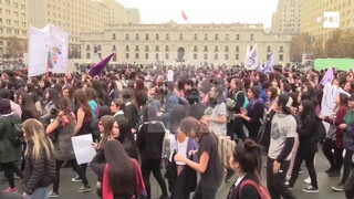 8. Miles de manifestantes marchan contra la violencia machista en Chile