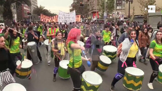 9. Miles de manifestantes marchan contra la violencia machista en Chile