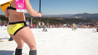 4. 1498 Snowboarders in Bikinis Set New Record for Russia