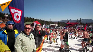 6. 1498 Snowboarders in Bikinis Set New Record for Russia