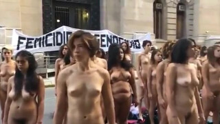 1. Protestation des femmes nues