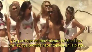 8. Brasileñas muestran sus senos; demandan igualdad y libertad en playas