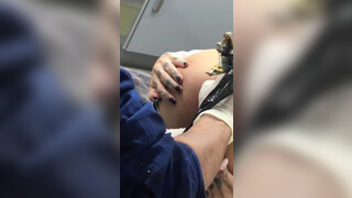 7. Tatuagem no anus essa mulher tem coragem