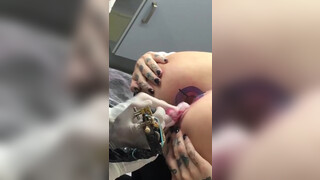 3. Tatuagem no anus essa mulher tem coragem