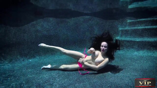 7. Nude Underwater Photoshoot