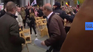 4. [Vídeo] Activistas de Femen agredidas tras irrumpir en un acto fascista