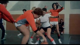 2. La Compagna di Banco (1977) – partita di basket e doccia [Lilli Carati]