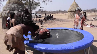 5. Himba.ヒンバ族とトランポリン跳んでみた。(NAMIBIA)