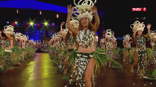 4. Heiva i Tahiti 2015 Ori i Tahiti Premier prix costume végétal