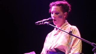 3. Amanda Palmer sings ‘Dear Daily Mail’ song 12/07/2013 London Roundhouse