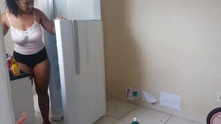 3. cleaning the fridge  تنظيف الثلاجة