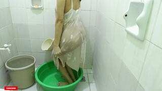 1. Nasorpresa ang aking kapatid at Nag Ligo Challenge sa aking Mini Bath tub~@Melanie GA.