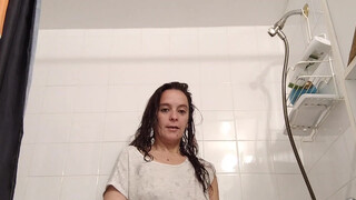 1. #rotina #banho #shower Aqueceu muito por aqui ???? it’s getting HOT