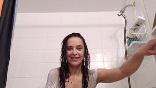 2. #rotina #banho #shower Aqueceu muito por aqui ???? it’s getting HOT