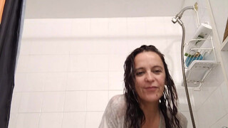 3. #rotina #banho #shower Aqueceu muito por aqui ???? it’s getting HOT