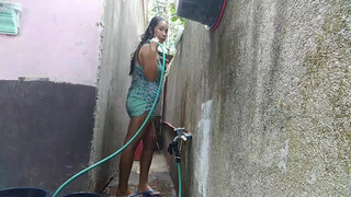 2. SHOWER SA LIKOD BAHAY USUNG DIY HOSE SHOWER subukan ko lang/MISS RAQUEL PINAY