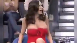 8. BOOB SLIP OF SEXY  ACTRESS DURING  SHOW