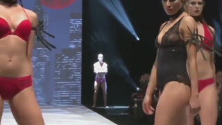 4. Lingerie curvy model ramp walk lace top bikini bra panty