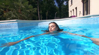 6. The sexy girl Gloria Sol swimming at the pool in bikini, and topless