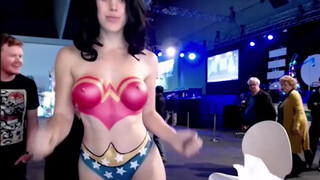 9. Nude Body Paint Art ???? +24 Wonder Woman Cosplay ????